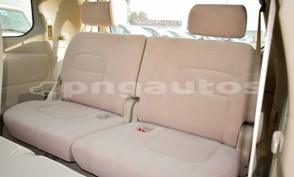 Buy Import Toyota Land Cruiser White Car in Import - Dubai in Enga Buy Import Toyota Land Cruiser White Car in Import - Dubai in Enga