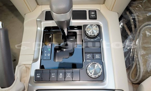 Buy Import Toyota Land Cruiser White Car in Import - Dubai in Enga Buy Import Toyota Land Cruiser White Car in Import - Dubai in Enga