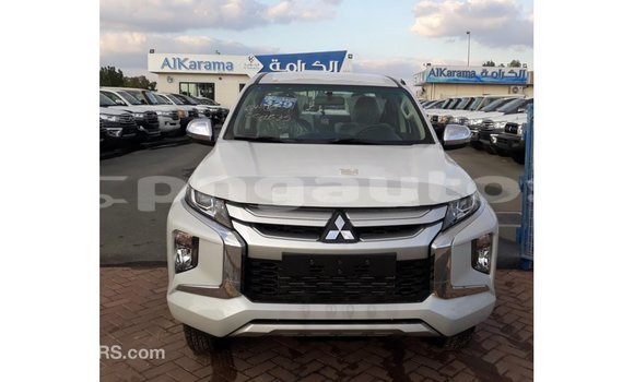 Buy Import Mitsubishi L200 White Car in Import - Dubai in Enga Buy Import Mitsubishi L200 White Car in Import - Dubai in Enga