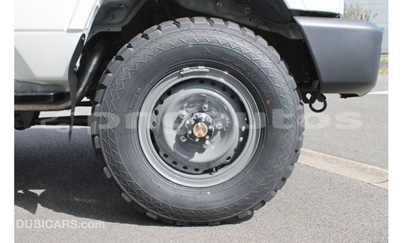 Buy Import Toyota Land Cruiser White Car in Import - Dubai in Enga Buy Import Toyota Land Cruiser White Car in Import - Dubai in Enga