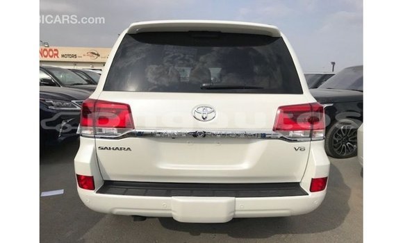 Buy Import Toyota Land Cruiser White Car in Import - Dubai in Enga Buy Import Toyota Land Cruiser White Car in Import - Dubai in Enga