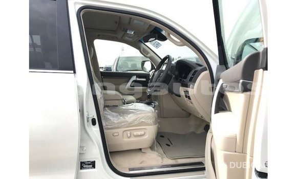 Buy Import Toyota Land Cruiser White Car in Import - Dubai in Enga Buy Import Toyota Land Cruiser White Car in Import - Dubai in Enga