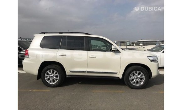Buy Import Toyota Land Cruiser White Car in Import - Dubai in Enga Buy Import Toyota Land Cruiser White Car in Import - Dubai in Enga