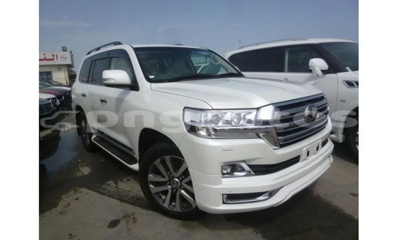 Buy Import Toyota Land Cruiser White Car in Import - Dubai in Enga Buy Import Toyota Land Cruiser White Car in Import - Dubai in Enga