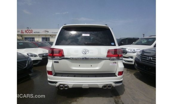 Buy Import Toyota Land Cruiser White Car in Import - Dubai in Enga Buy Import Toyota Land Cruiser White Car in Import - Dubai in Enga
