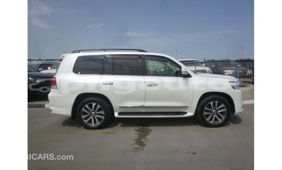 Buy Import Toyota Land Cruiser White Car in Import - Dubai in Enga Buy Import Toyota Land Cruiser White Car in Import - Dubai in Enga