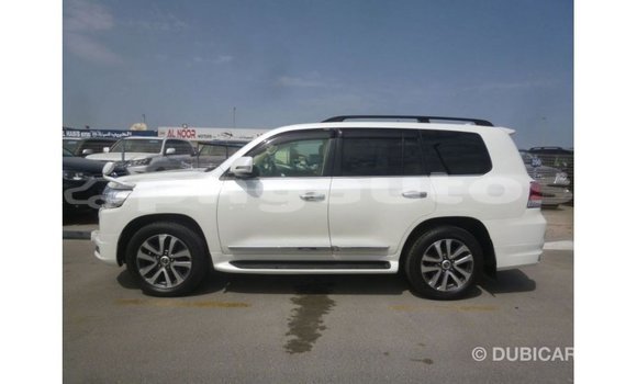Buy Import Toyota Land Cruiser White Car in Import - Dubai in Enga Buy Import Toyota Land Cruiser White Car in Import - Dubai in Enga