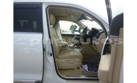 Buy Import Toyota Land Cruiser White Car in Import - Dubai in Enga Buy Import Toyota Land Cruiser White Car in Import - Dubai in Enga