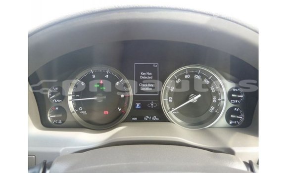 Buy Import Toyota Land Cruiser White Car in Import - Dubai in Enga Buy Import Toyota Land Cruiser White Car in Import - Dubai in Enga