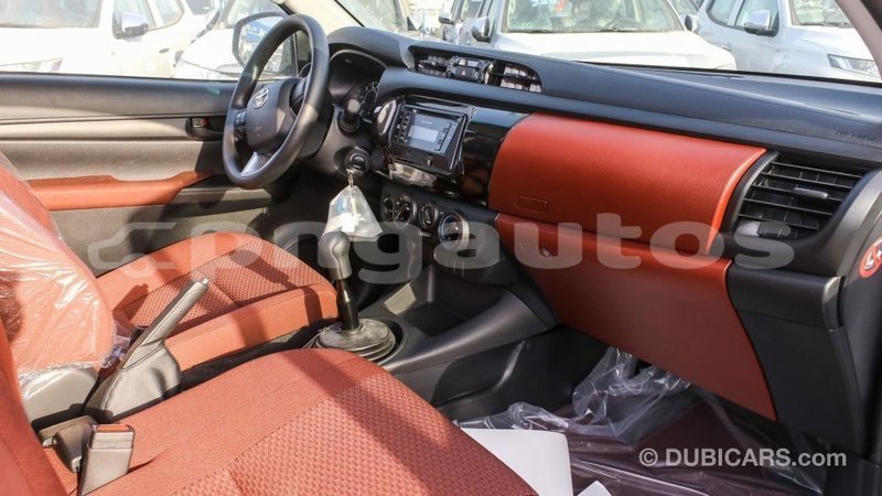 Big with watermark toyota hilux enga import dubai 5068