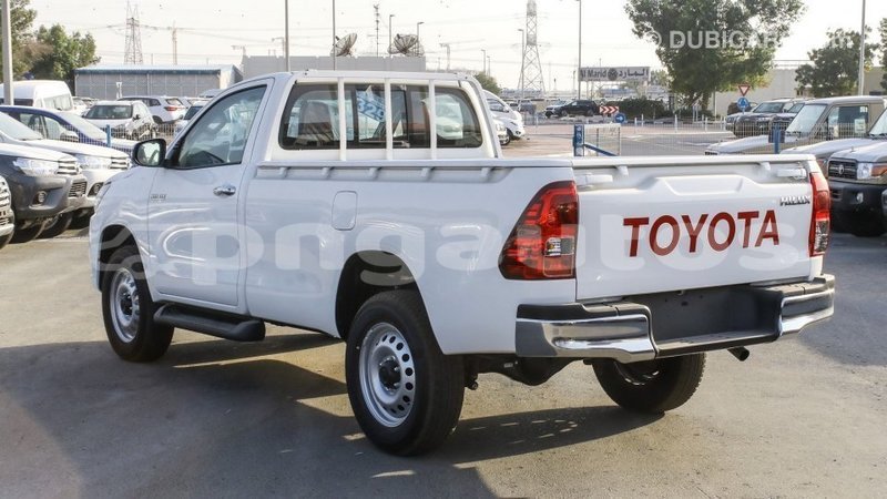 Big with watermark toyota hilux enga import dubai 5068