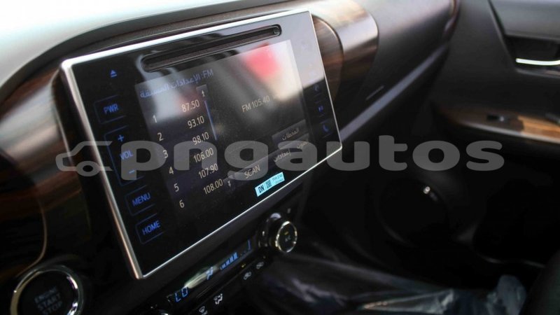 Big with watermark toyota hilux enga import dubai 5072