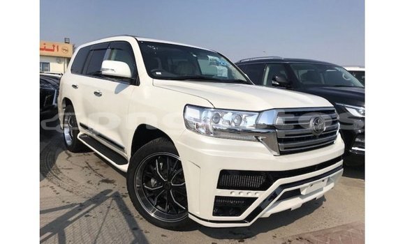 Buy Import Toyota Land Cruiser White Car in Import - Dubai in Enga Buy Import Toyota Land Cruiser White Car in Import - Dubai in Enga