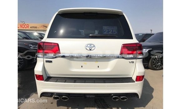 Buy Import Toyota Land Cruiser White Car in Import - Dubai in Enga Buy Import Toyota Land Cruiser White Car in Import - Dubai in Enga