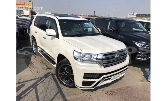 Buy Import Toyota Land Cruiser White Car in Import - Dubai in Enga Buy Import Toyota Land Cruiser White Car in Import - Dubai in Enga