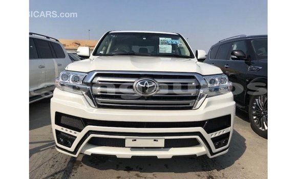 Buy Import Toyota Land Cruiser White Car in Import - Dubai in Enga Buy Import Toyota Land Cruiser White Car in Import - Dubai in Enga