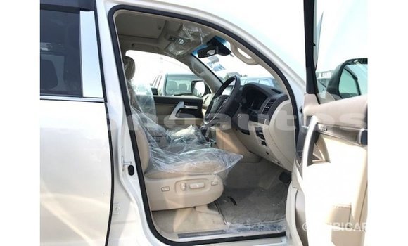Buy Import Toyota Land Cruiser White Car in Import - Dubai in Enga Buy Import Toyota Land Cruiser White Car in Import - Dubai in Enga