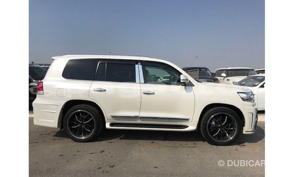 Buy Import Toyota Land Cruiser White Car in Import - Dubai in Enga Buy Import Toyota Land Cruiser White Car in Import - Dubai in Enga