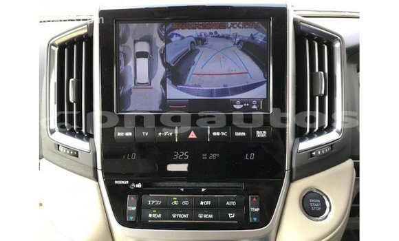 Buy Import Toyota Land Cruiser White Car in Import - Dubai in Enga Buy Import Toyota Land Cruiser White Car in Import - Dubai in Enga