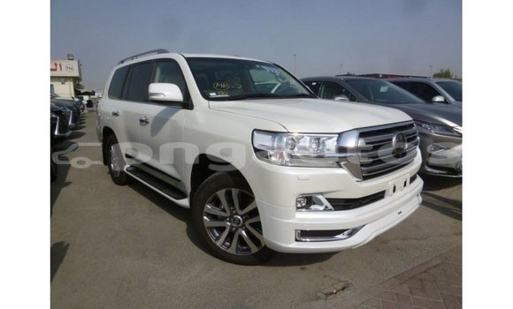 Buy Import Toyota Land Cruiser White Car in Import - Dubai in Enga Buy Import Toyota Land Cruiser White Car in Import - Dubai in Enga