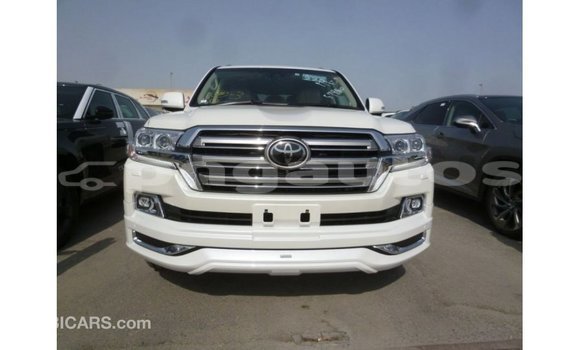 Buy Import Toyota Land Cruiser White Car in Import - Dubai in Enga Buy Import Toyota Land Cruiser White Car in Import - Dubai in Enga