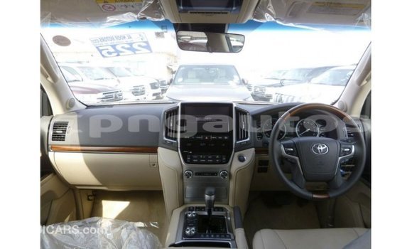 Buy Import Toyota Land Cruiser White Car in Import - Dubai in Enga Buy Import Toyota Land Cruiser White Car in Import - Dubai in Enga