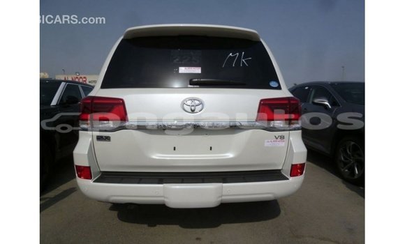 Buy Import Toyota Land Cruiser White Car in Import - Dubai in Enga Buy Import Toyota Land Cruiser White Car in Import - Dubai in Enga
