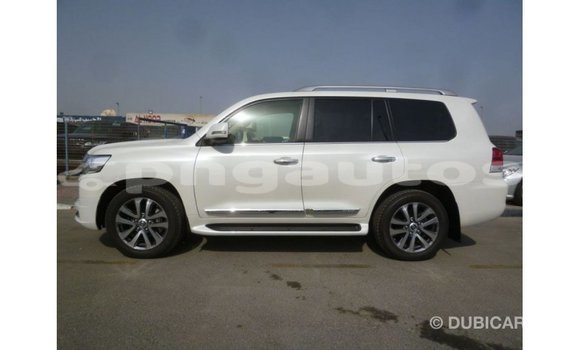 Buy Import Toyota Land Cruiser White Car in Import - Dubai in Enga Buy Import Toyota Land Cruiser White Car in Import - Dubai in Enga