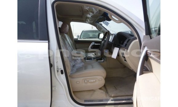 Buy Import Toyota Land Cruiser White Car in Import - Dubai in Enga Buy Import Toyota Land Cruiser White Car in Import - Dubai in Enga