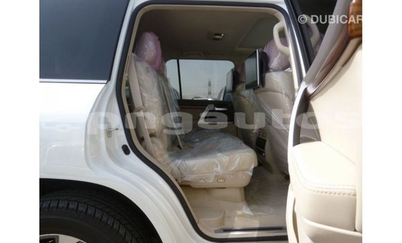 Buy Import Toyota Land Cruiser White Car in Import - Dubai in Enga Buy Import Toyota Land Cruiser White Car in Import - Dubai in Enga