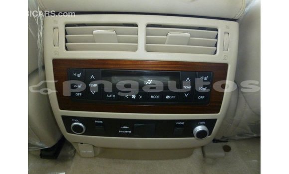 Buy Import Toyota Land Cruiser White Car in Import - Dubai in Enga Buy Import Toyota Land Cruiser White Car in Import - Dubai in Enga