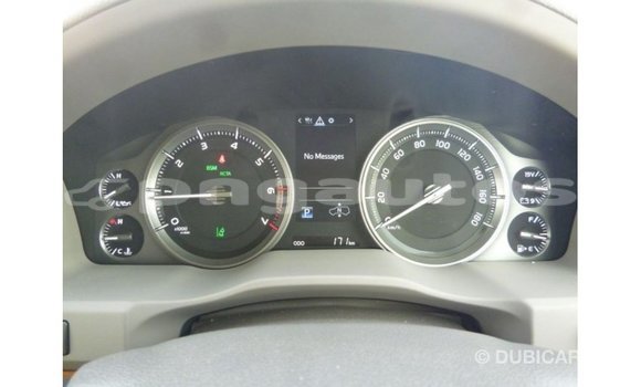 Buy Import Toyota Land Cruiser White Car in Import - Dubai in Enga Buy Import Toyota Land Cruiser White Car in Import - Dubai in Enga