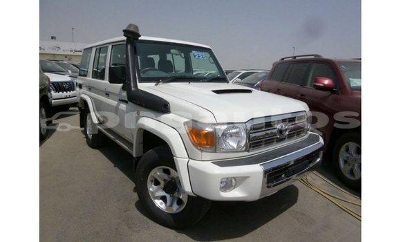 Buy Import Toyota Land Cruiser White Car in Import - Dubai in Enga Buy Import Toyota Land Cruiser White Car in Import - Dubai in Enga