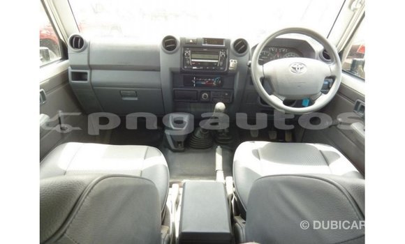 Buy Import Toyota Land Cruiser White Car in Import - Dubai in Enga Buy Import Toyota Land Cruiser White Car in Import - Dubai in Enga