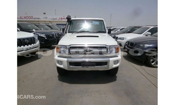 Buy Import Toyota Land Cruiser White Car in Import - Dubai in Enga Buy Import Toyota Land Cruiser White Car in Import - Dubai in Enga