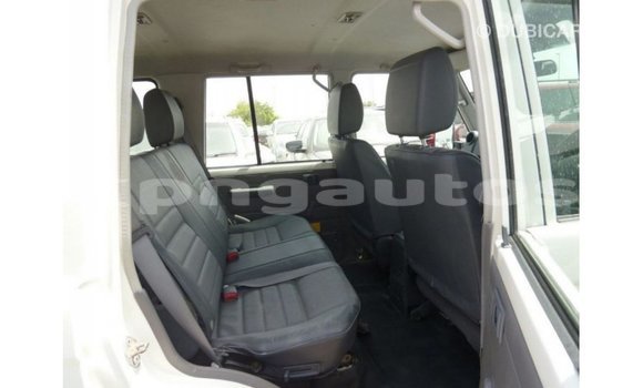 Buy Import Toyota Land Cruiser White Car in Import - Dubai in Enga Buy Import Toyota Land Cruiser White Car in Import - Dubai in Enga