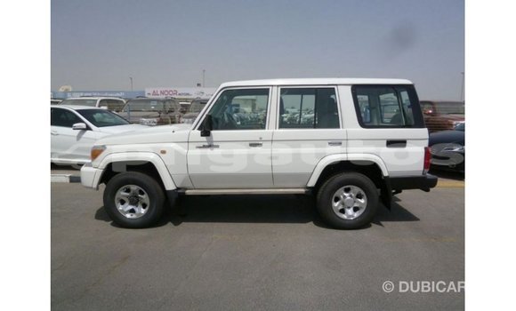 Buy Import Toyota Land Cruiser White Car in Import - Dubai in Enga Buy Import Toyota Land Cruiser White Car in Import - Dubai in Enga