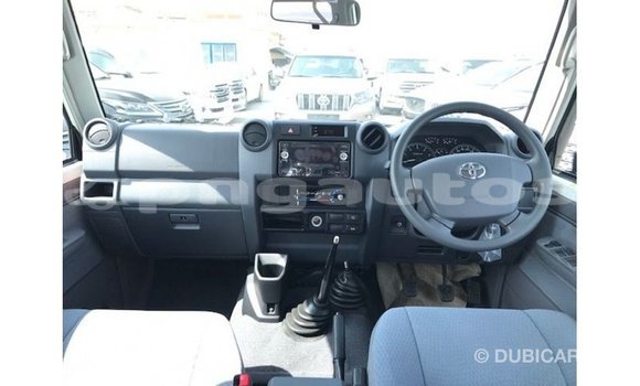 Buy Import Toyota Land Cruiser White Car in Import - Dubai in Enga Buy Import Toyota Land Cruiser White Car in Import - Dubai in Enga