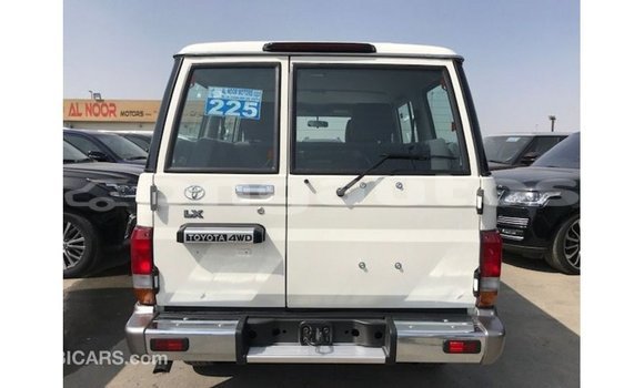 Buy Import Toyota Land Cruiser White Car in Import - Dubai in Enga Buy Import Toyota Land Cruiser White Car in Import - Dubai in Enga