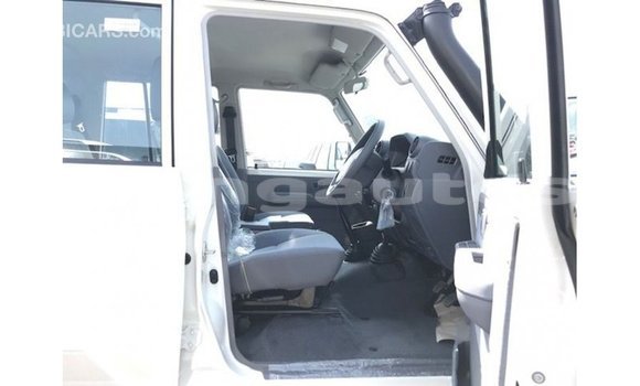 Buy Import Toyota Land Cruiser White Car in Import - Dubai in Enga Buy Import Toyota Land Cruiser White Car in Import - Dubai in Enga