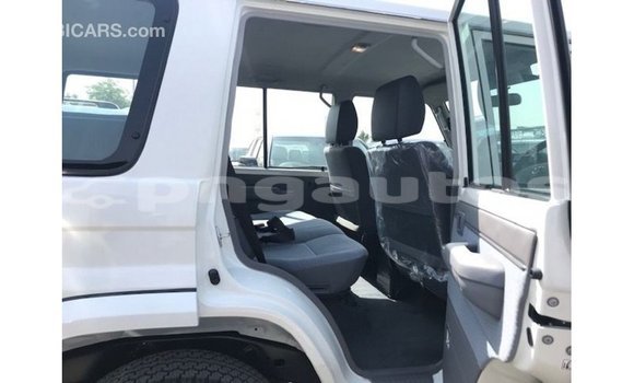 Buy Import Toyota Land Cruiser White Car in Import - Dubai in Enga Buy Import Toyota Land Cruiser White Car in Import - Dubai in Enga