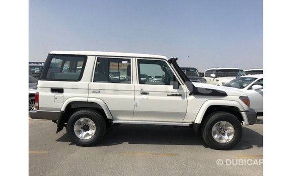 Buy Import Toyota Land Cruiser White Car in Import - Dubai in Enga Buy Import Toyota Land Cruiser White Car in Import - Dubai in Enga