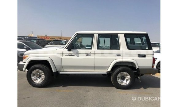 Buy Import Toyota Land Cruiser White Car in Import - Dubai in Enga Buy Import Toyota Land Cruiser White Car in Import - Dubai in Enga