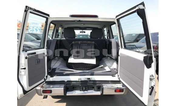 Buy Import Toyota Land Cruiser White Car in Import - Dubai in Enga Buy Import Toyota Land Cruiser White Car in Import - Dubai in Enga