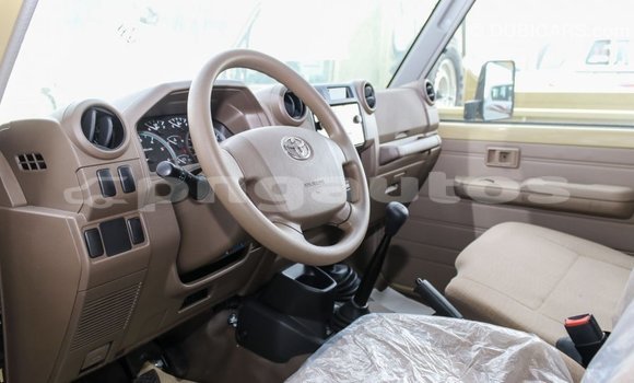 Buy Import Toyota Land Cruiser Beige Car in Import - Dubai in Enga Buy Import Toyota Land Cruiser Beige Car in Import - Dubai in Enga