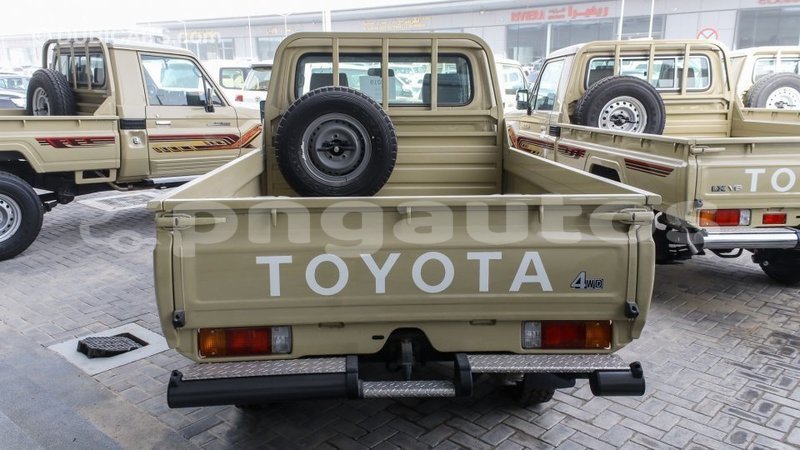 Big with watermark toyota land cruiser enga import dubai 5103