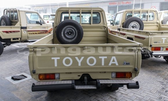 Buy Import Toyota Land Cruiser Beige Car in Import - Dubai in Enga Buy Import Toyota Land Cruiser Beige Car in Import - Dubai in Enga