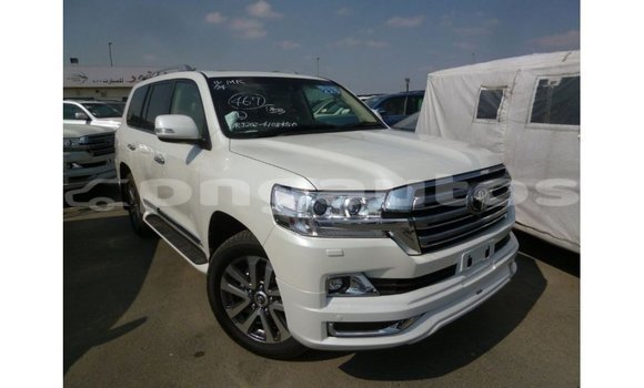 Buy Import Toyota Land Cruiser White Car in Import - Dubai in Enga Buy Import Toyota Land Cruiser White Car in Import - Dubai in Enga