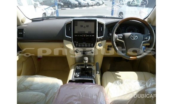 Buy Import Toyota Land Cruiser White Car in Import - Dubai in Enga Buy Import Toyota Land Cruiser White Car in Import - Dubai in Enga