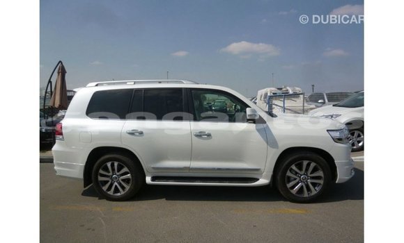 Buy Import Toyota Land Cruiser White Car in Import - Dubai in Enga Buy Import Toyota Land Cruiser White Car in Import - Dubai in Enga